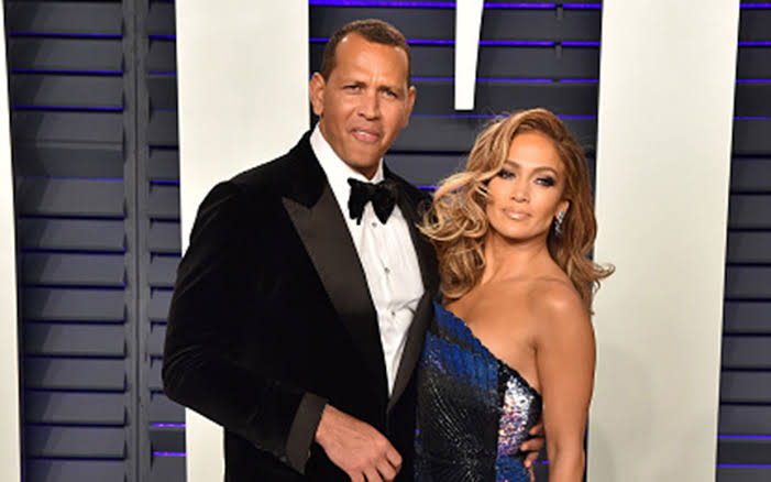 جينيفر لوبيز وخطيبها يخوضان تَحَدِّي «كابلز»